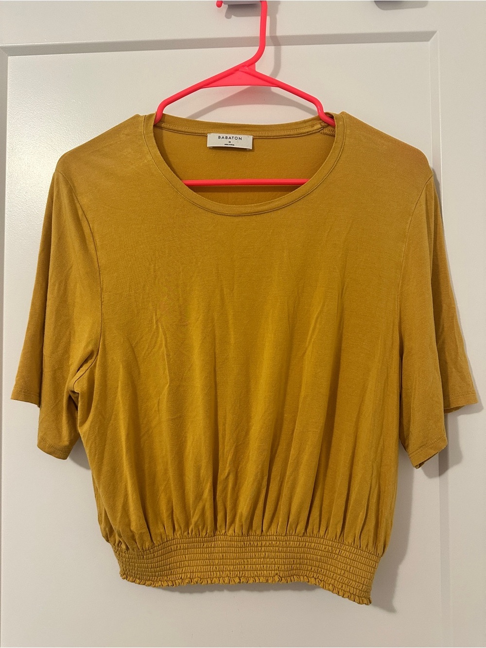 Aritzia Babaton Mustard Yellow T-shirt Blouse Size Medium Women’s